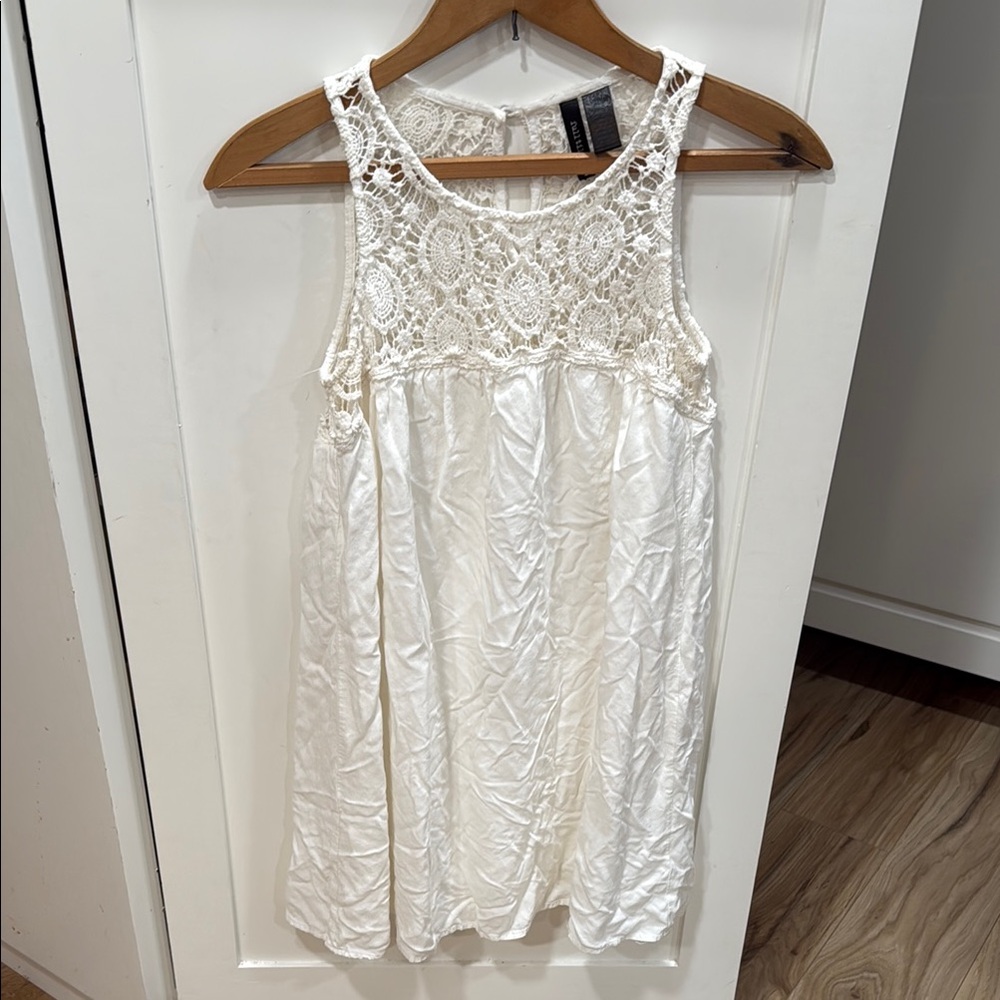 White Lace Sleeveless Dress